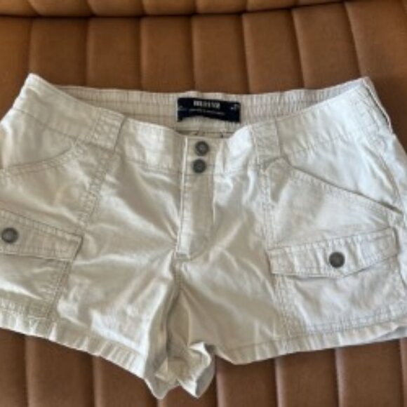 Hollister size 27 Low Rise shorts - Picture 3 of 3